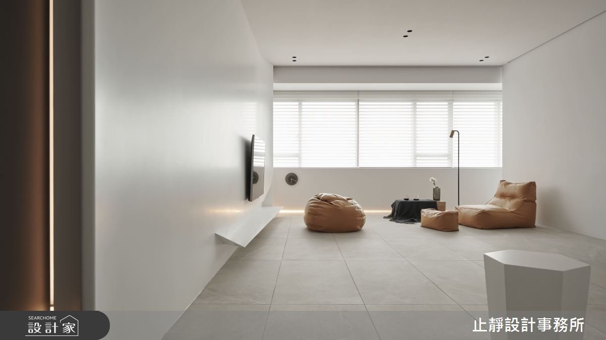 輕淺色與光線遊走簡約場域，解構極簡居家美學