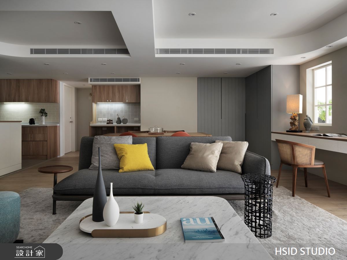 大客廳概念讓一家四口沐浴在日光灑落、綠意相伴的療癒居家