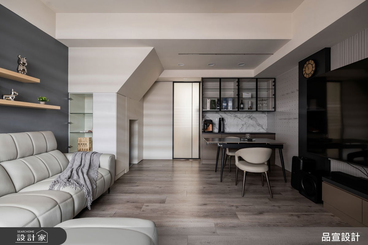 展示收納滿載的46坪透天機能宅，冷暖交織的光影與材質美學