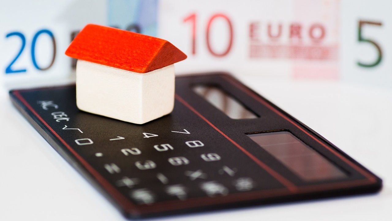 賣屋買方反悔害「每月多付7千」他氣討250萬賠償 過來人勸：別上法院