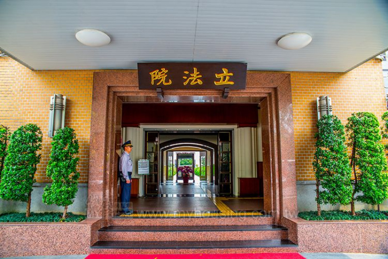 青年安居三問 四大黨政見公開