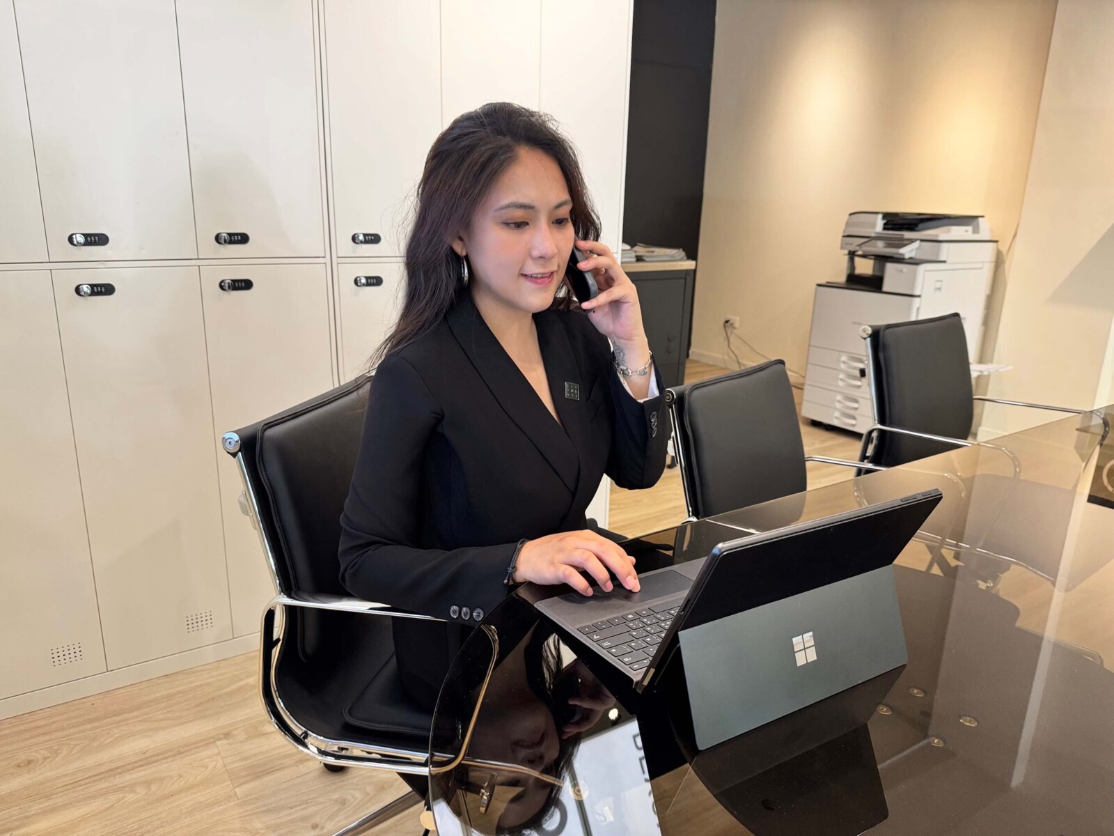 從服裝設計到家的藍圖：李明軒如何用溫柔視角重寫房仲角色