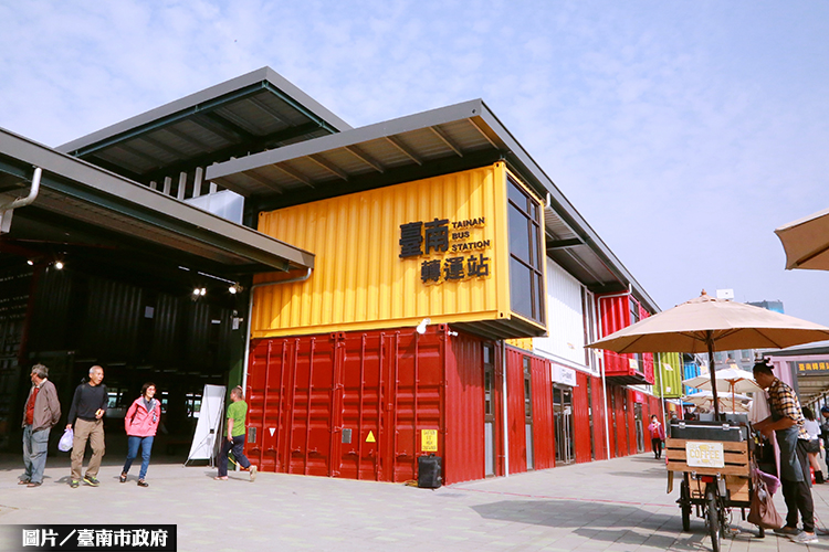 台南轉運站啟用 轉乘兼逛商店市集