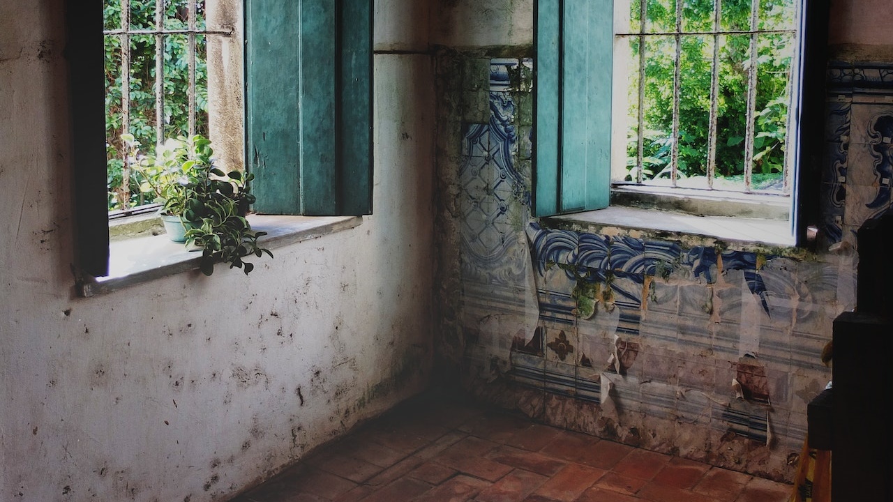 嫌婆家透天「又舊又破」還自稱豪宅！網酸爆：不想住就搬走