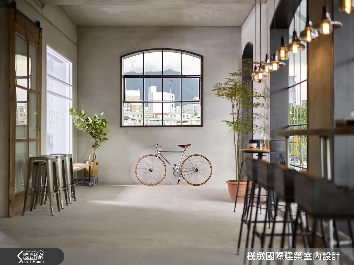 廢墟驚豔變身！自助婚紗口袋名單 有如異國咖啡店的攝影棚 