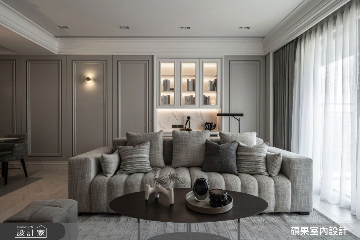和諧白灰色調交織的幸福寓所，訂製雙套房、美型收納與療癒露台，創造兩...