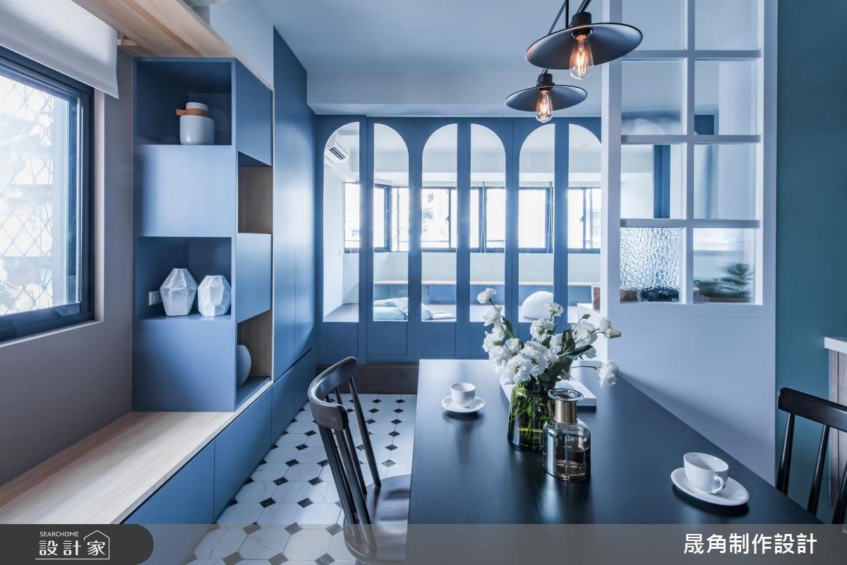 大樓夾縫中的20年老屋　幻化藍色音樂海