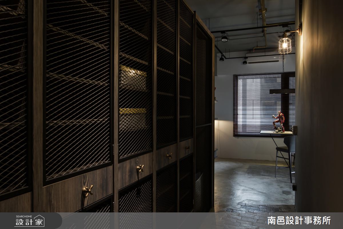 和 Marvel 英雄一起生活！宛如電影的 17 坪工業窩