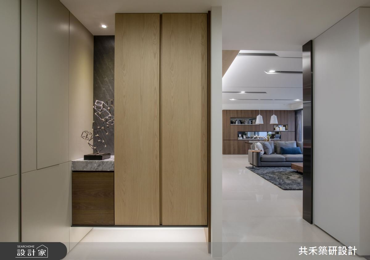 閒置空間怎麼改造？長吧檯、更衣室都有的小家庭機能宅