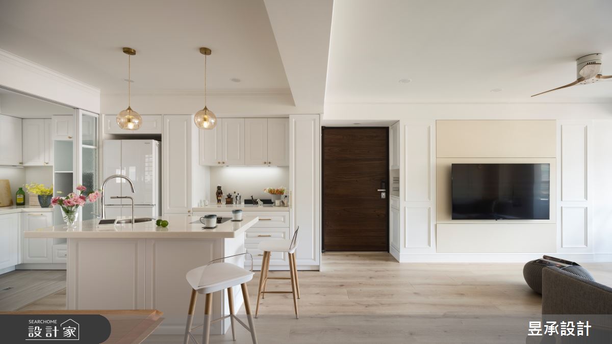 老屋擁光質感重生，臨窗臥榻中島吧台，構築無壓甜蜜美式宅