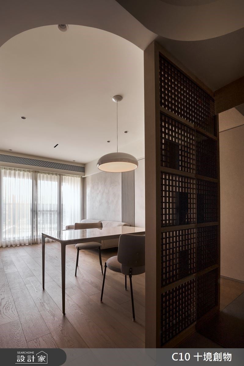 〔開箱影片〕24坪奶茶色的自然現代宅！微調隔間，就能創造美型書牆+廚房...