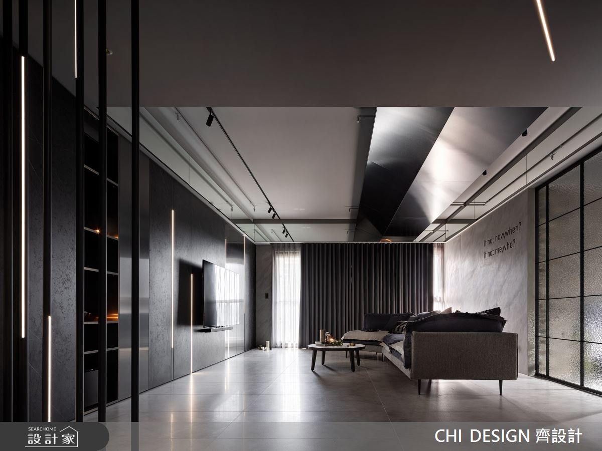 鐵件、銀玻、鋁框材質勾勒現代宅的俐落表情，彈性隔間描繪充裕的生活軌跡