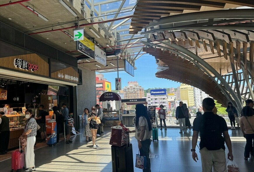 賣麵的兒子翻身房仲店長，最後卻連自己的良心都賣掉了，一個讓人心寒的故事