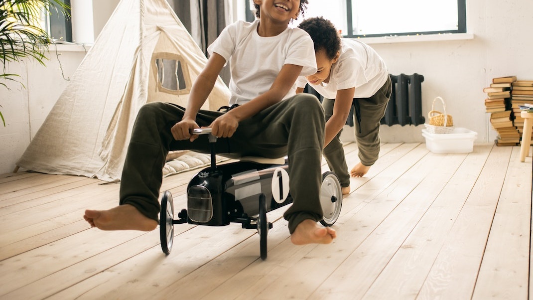 鄰居嫌吵上門嗆「生小孩就去住透天！」她一招反制網讚爆