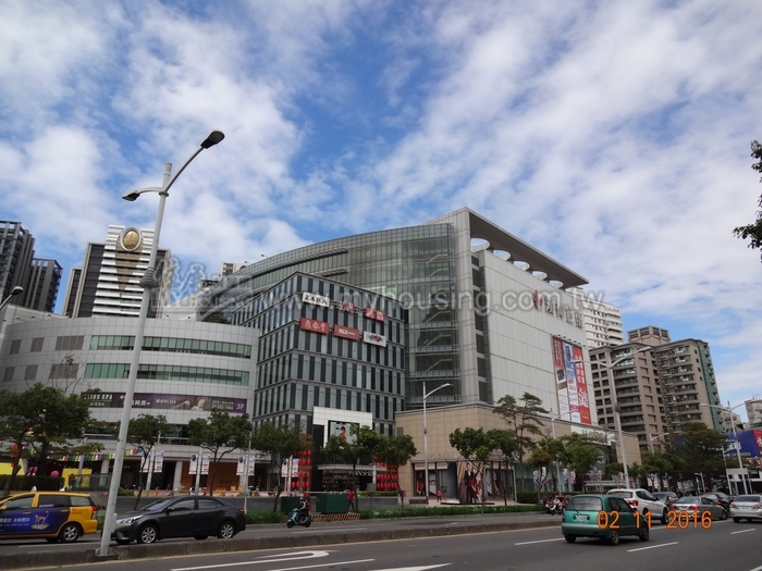 高雄捷運宅  巨蛋站第一