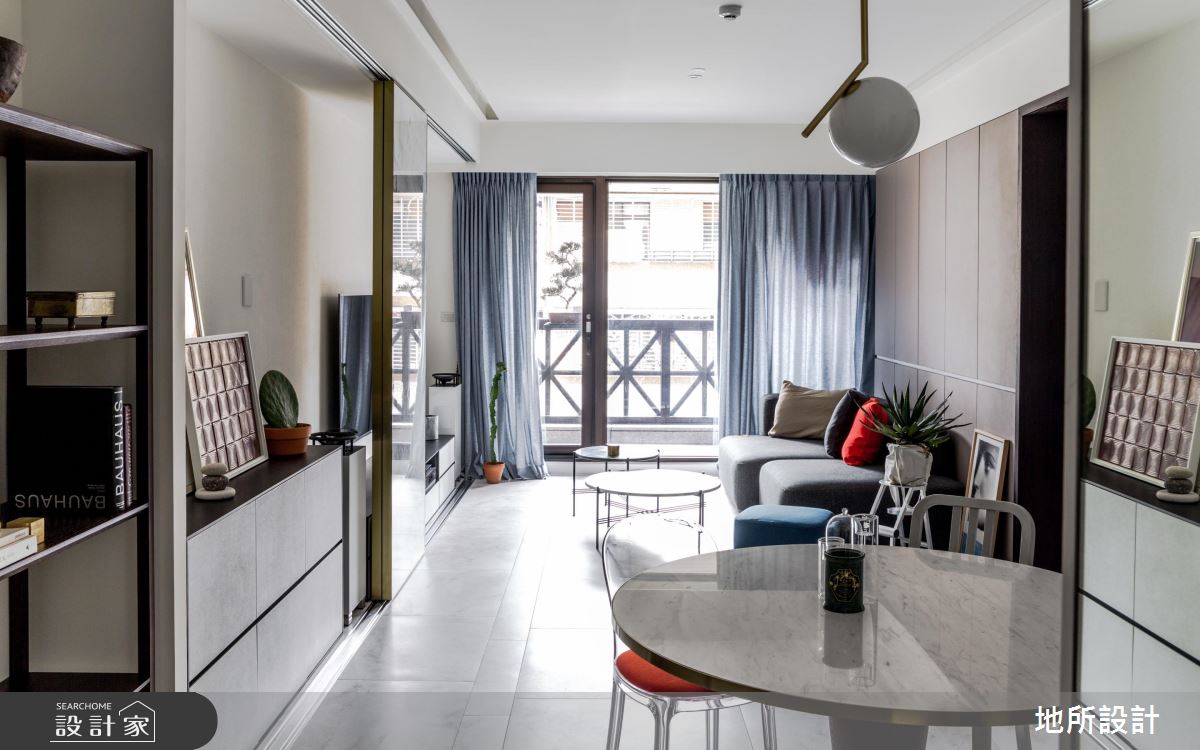 多功能收納牆 x 淨白大理石 讓長型暗屋化為明亮現代宅