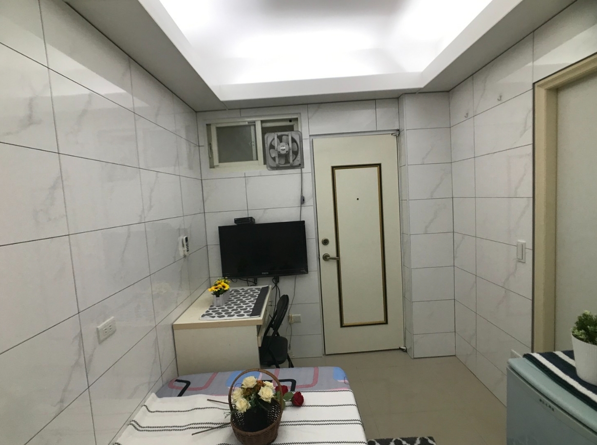 信義區套房只要8999元！網見裝潢全崩潰：是監獄嗎