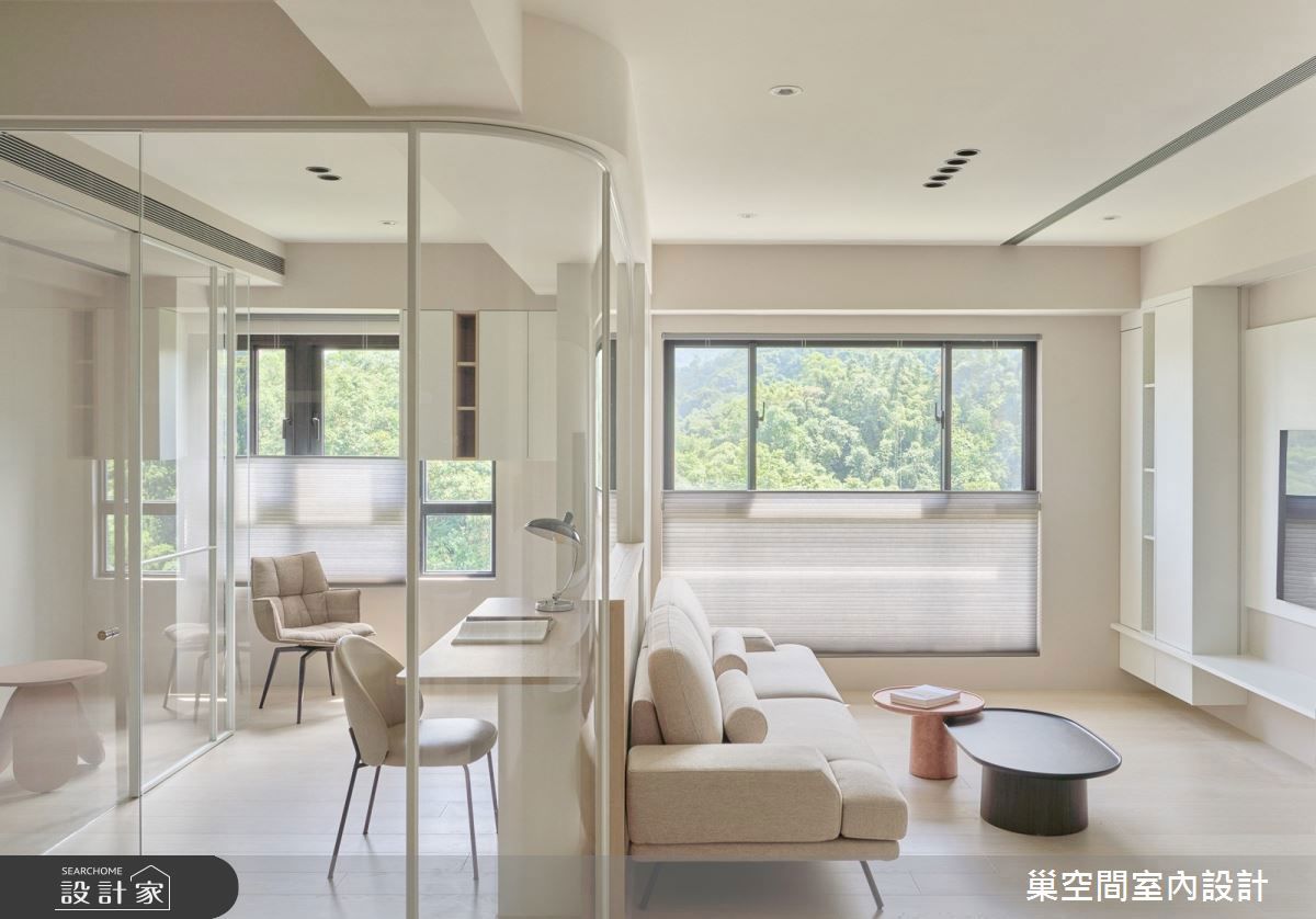 通透採光構築玻璃書房！與寵物慢活於森林山景的30坪現代宅