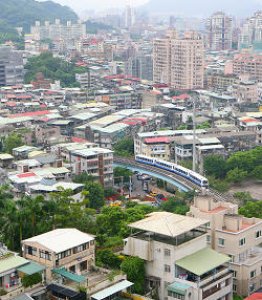 投資客被迫轉當包租客，甚至轉進土地市場