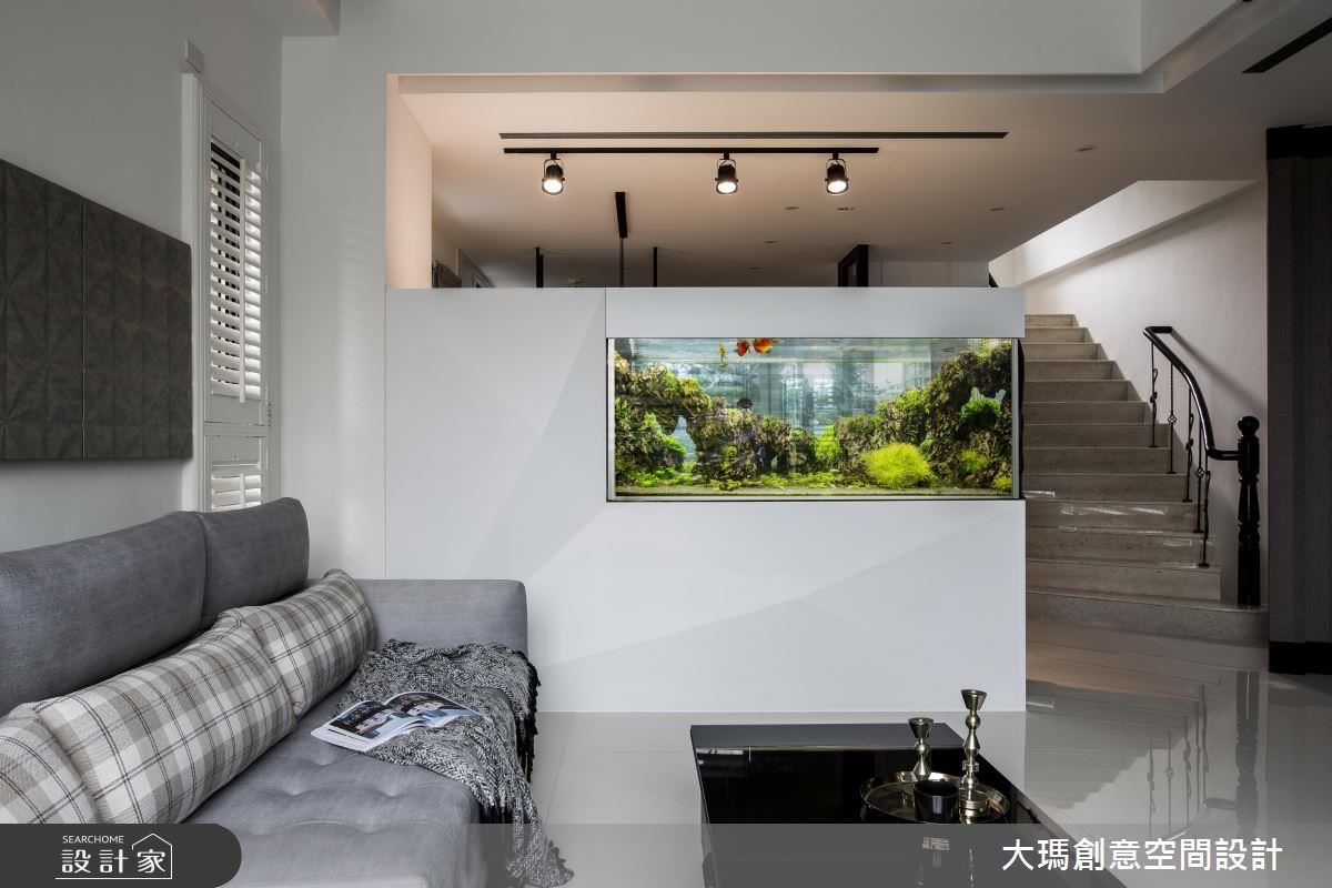 幾何線條遊走全屋，水族箱打造最大亮點！