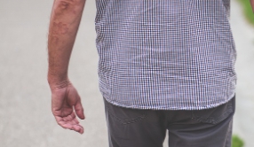 女兒不該拿遺產！爸媽堅決「房產全給哥」 轉頭卻要她來養