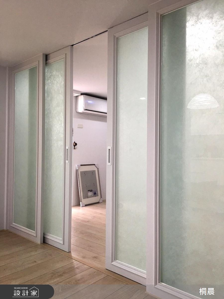 壁紙、系統家具輕簡上陣！中古屋變身海派收納機能宅