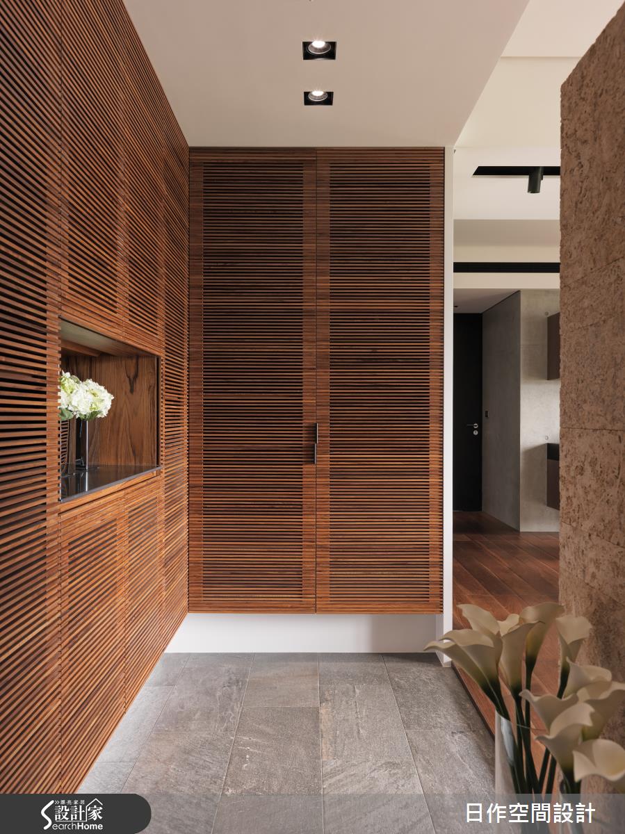 三代同堂的溫潤悠然 由 35 坪木感現代居宅全數承載