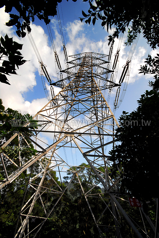 電塔當鄰居　新北住宅區怕怕