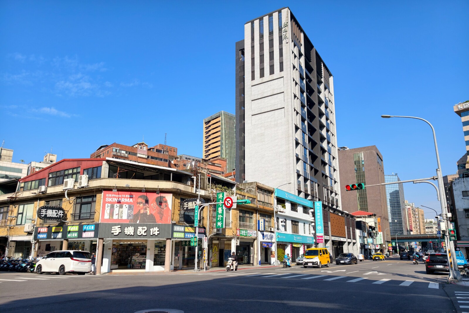 八德路蛋黃區不蓋新大樓卻「老透天」成列？房仲揭背後成因