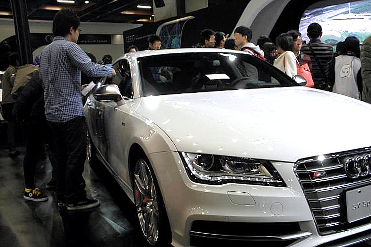 年輕人務實點！買房子優先於買車子