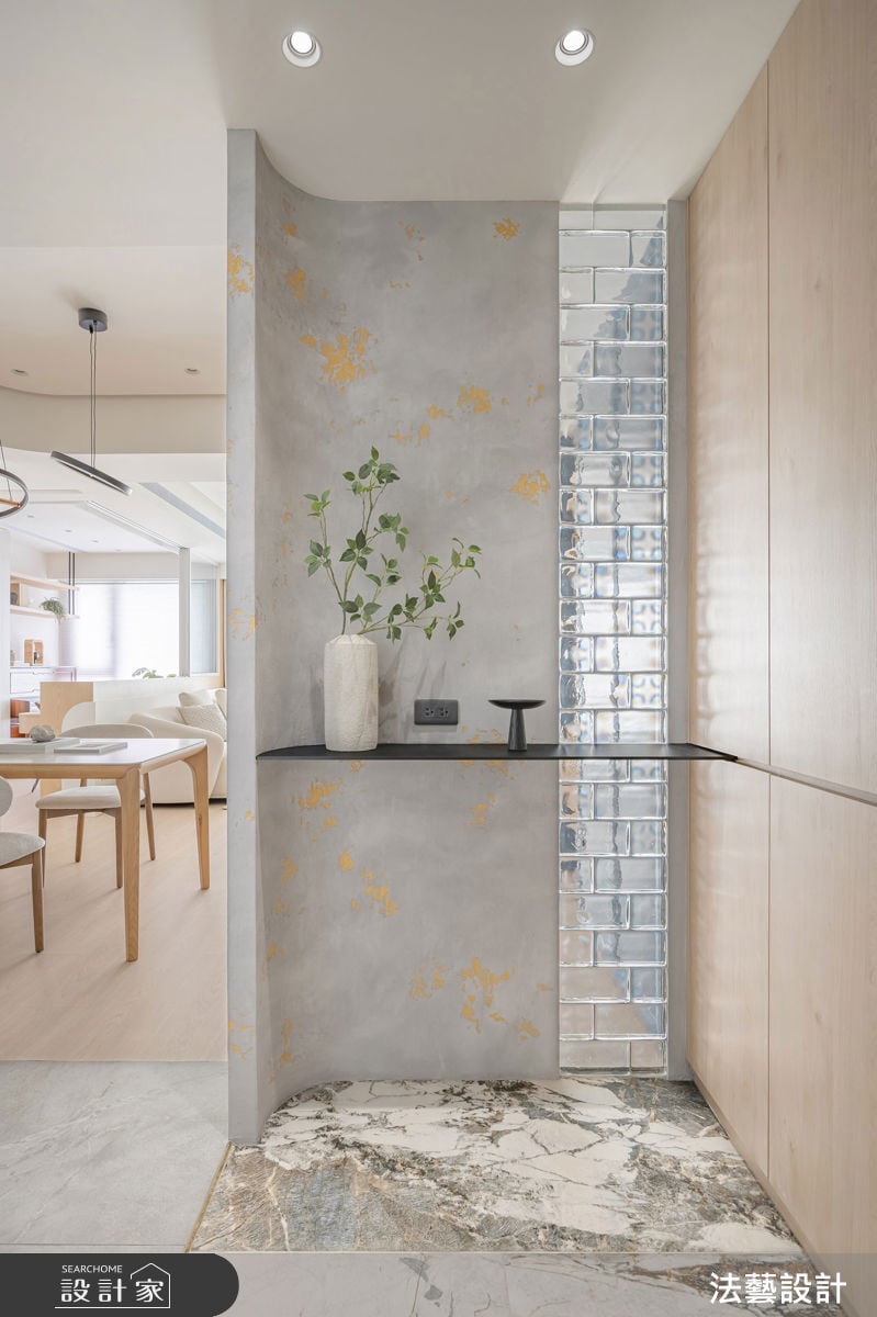 〔開箱影片〕 24坪混搭風美宅，莫蘭迪色系搭配質感收納，半開放式廚房與...