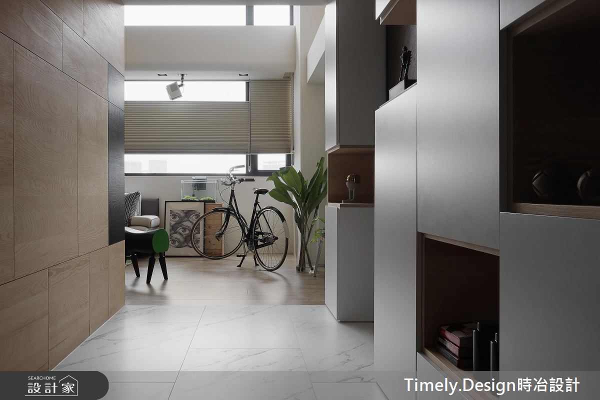 環狀佈局拯救中古屋！變身一家 4 口的繽紛光感挑高空間