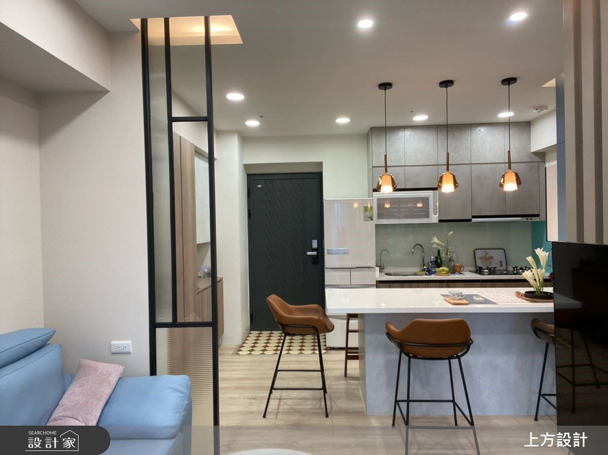 15 坪混搭風迷你宅反其道而行！放進大中島餐廚空間反而更開闊