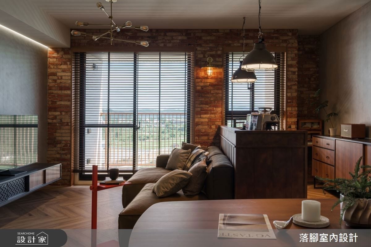 22坪英倫風咖啡吧台渡假宅，以古典美學修飾樑柱與畸零空間