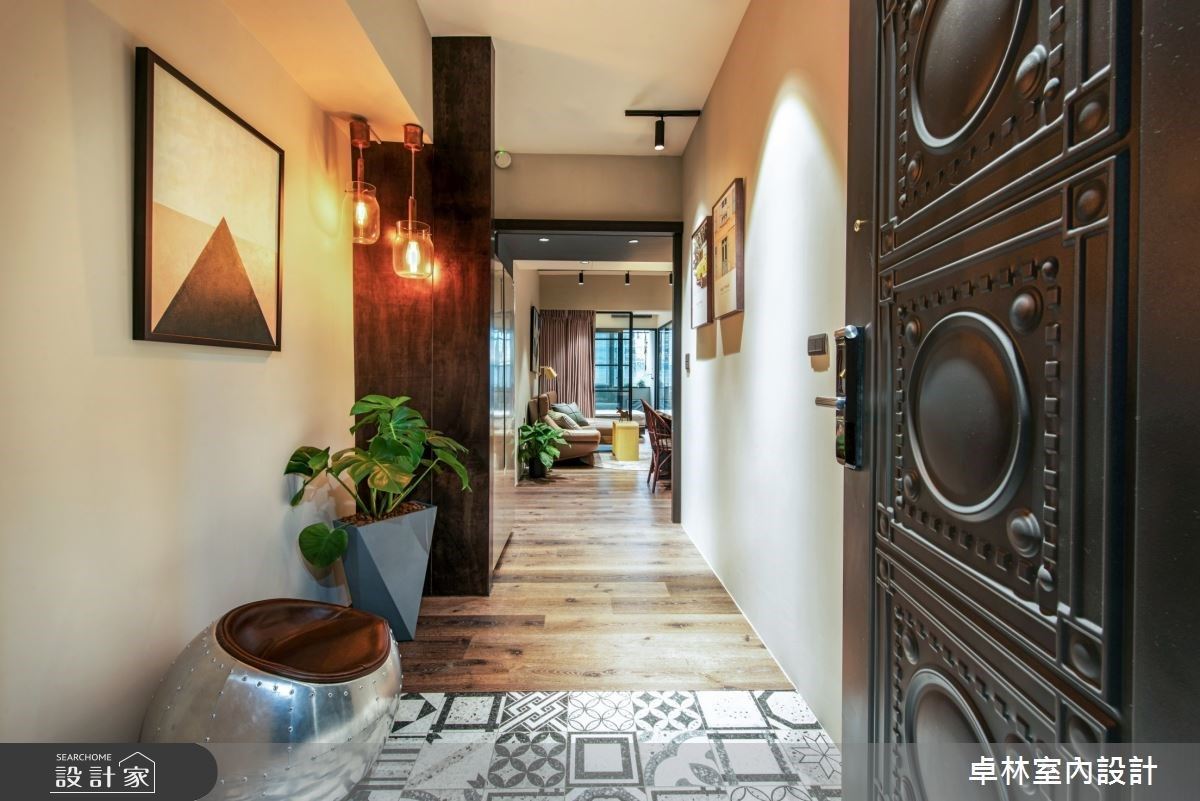 獨自對話的沉靜時刻，住進老宅的復古工業風