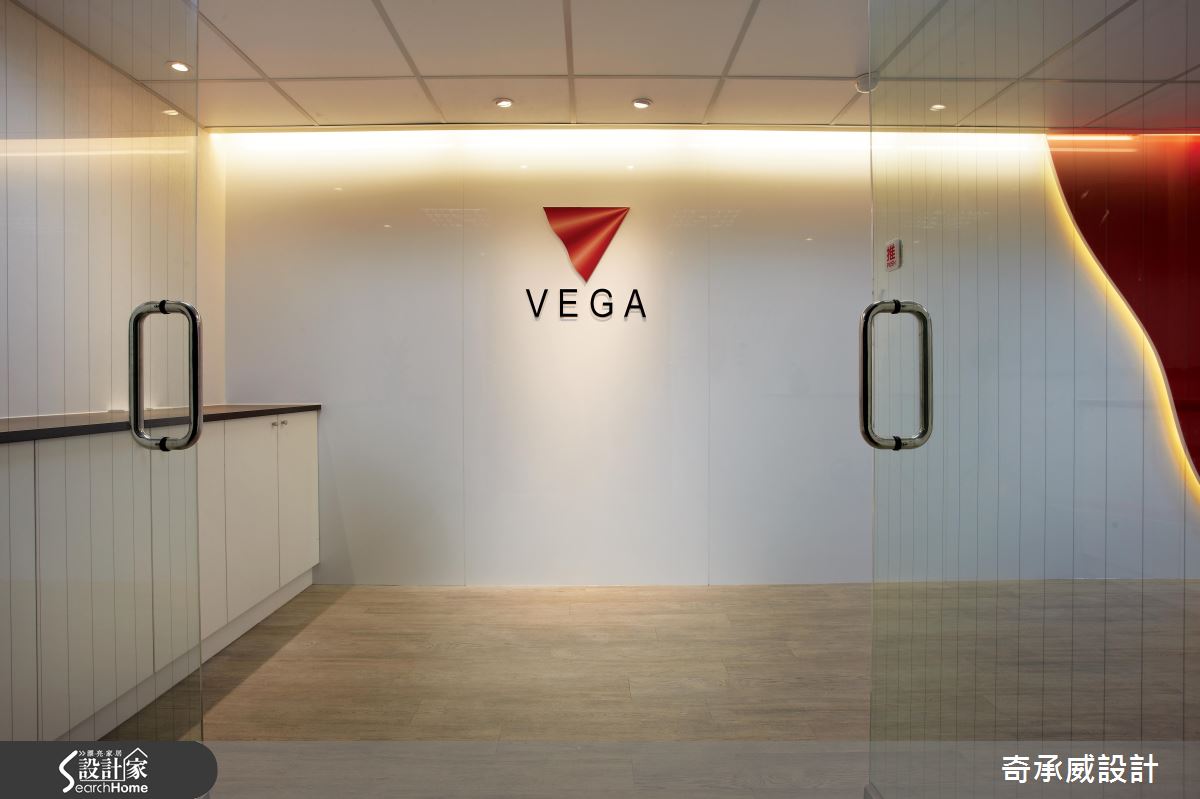 60坪老屋大改造！ 蛻變時尚感前衛科技公司