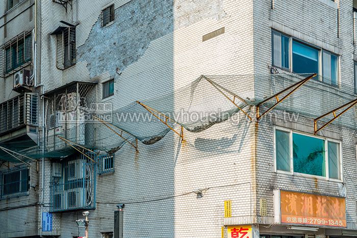 外牆剝落砸傷人　北市建管處開罰