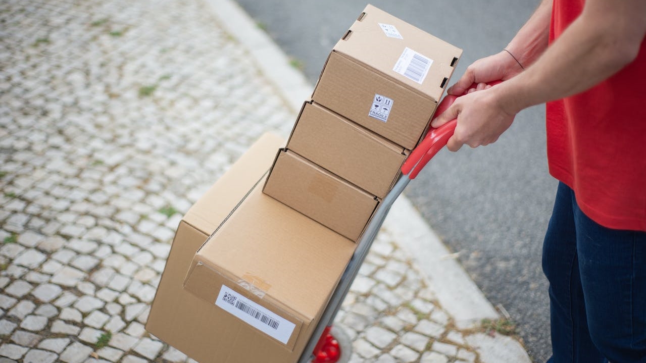 鄰居當團購主 逼管理員「代收理貨」物業氣到不幹了