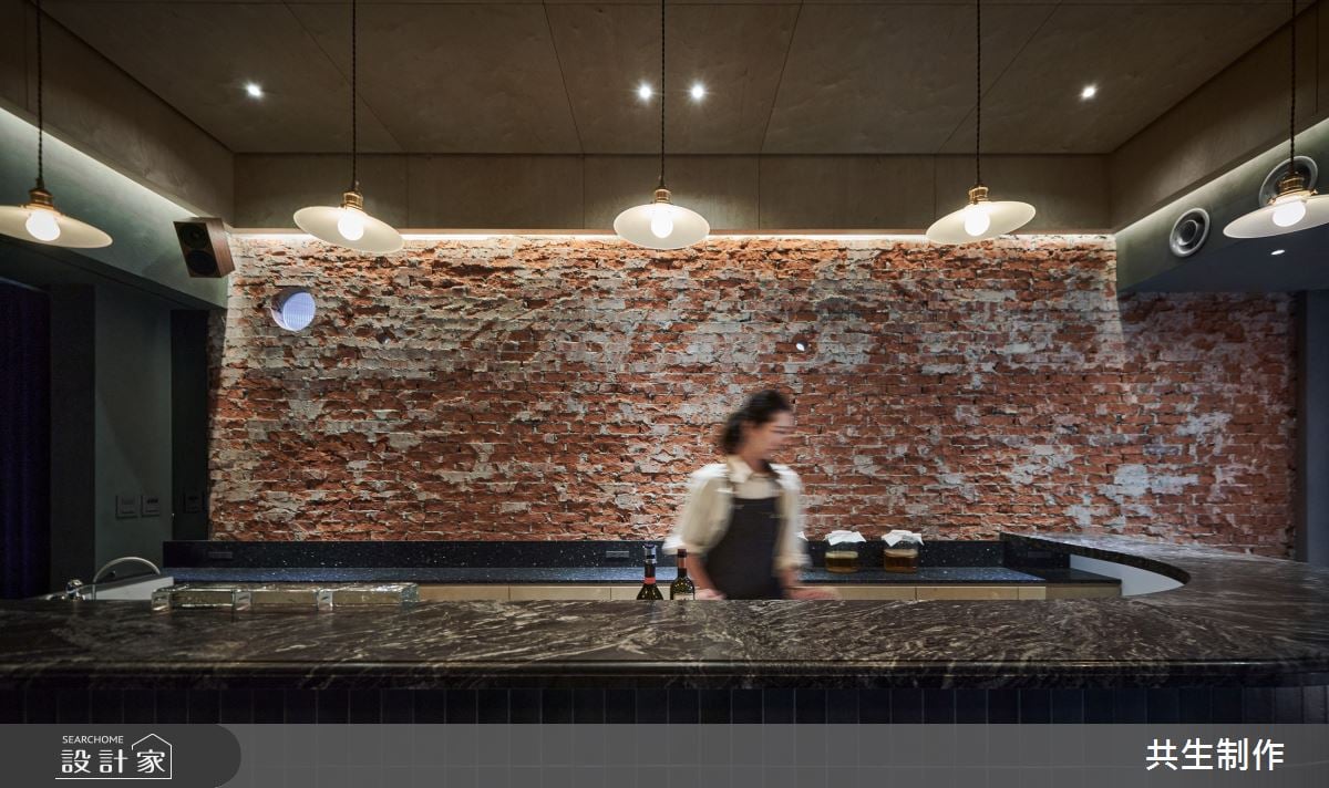 19.3坪老屋保留歲月的贈禮，以特殊塗料與樺木層疊微醺時光