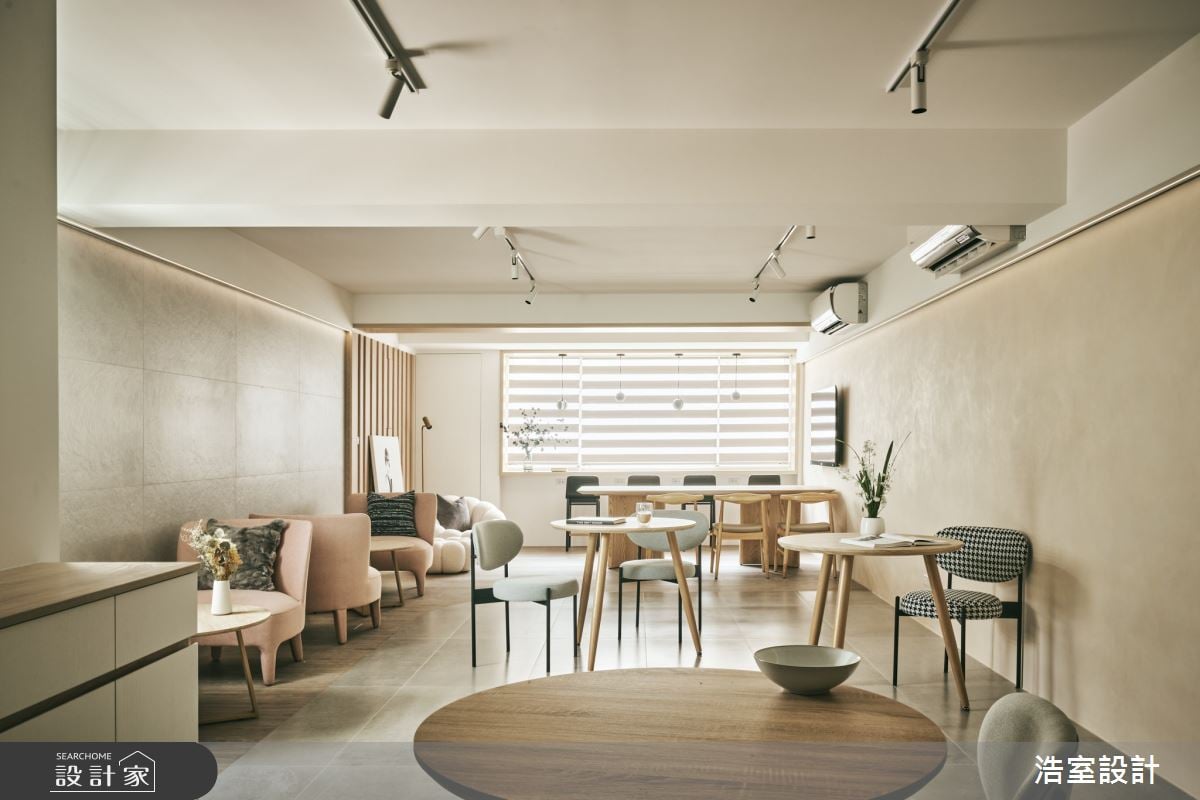 大齡老屋重獲新生，走入有如雜誌內頁的燕麥色文青咖啡廳！