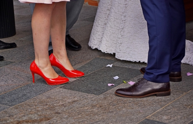 公公強調家族「有頭有臉」她被逼貸款辦婚禮 男友存款300萬一毛不付