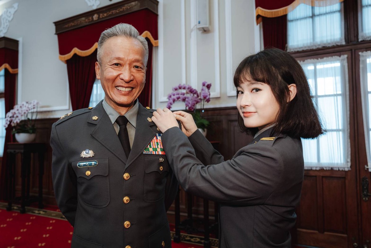 邱之峯晉任中將 女兒親掛軍階成典禮暖心焦點