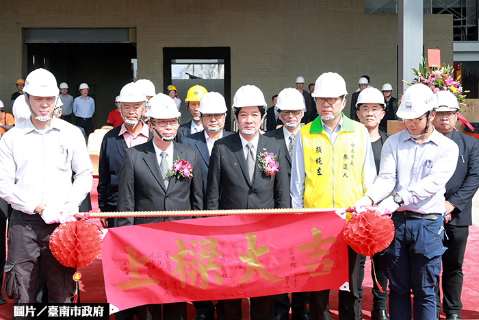 南鐵專案宅上樑  賴清德重申安置無縫接軌