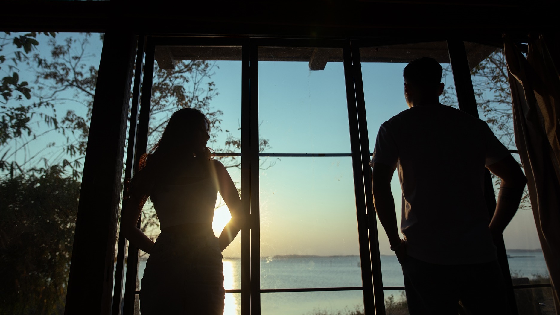 家有一棟透天！女友狂盧「買房搬出去」 21歲男扛車貸崩潰