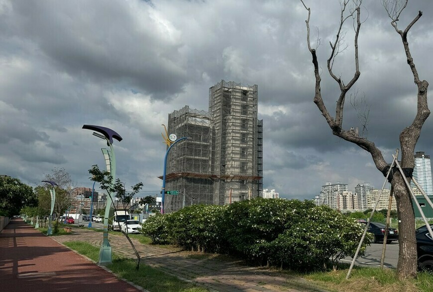 海景第一排牆壁「會流汗」電器狂報銷　住戶：這不是住的浪漫！ | M傳媒