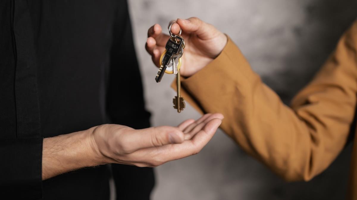 95歲父罵女兒不孝 私賣養老房籌藥費 律師曝「補救」關鍵