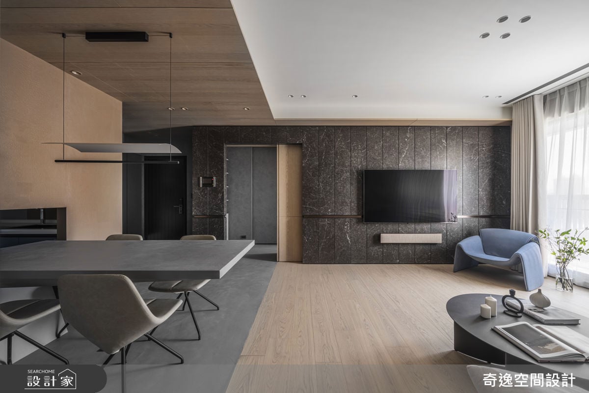 設計師用材質作為空間畫筆！31 坪用異材質劃分公領域，用色塊創造三房兩...