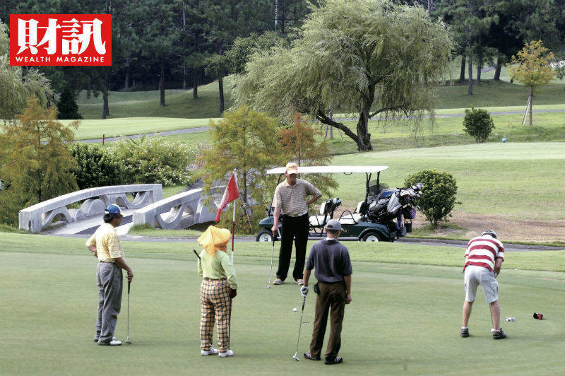 有錢人不敢亂跑　國內高球場變熱鬧