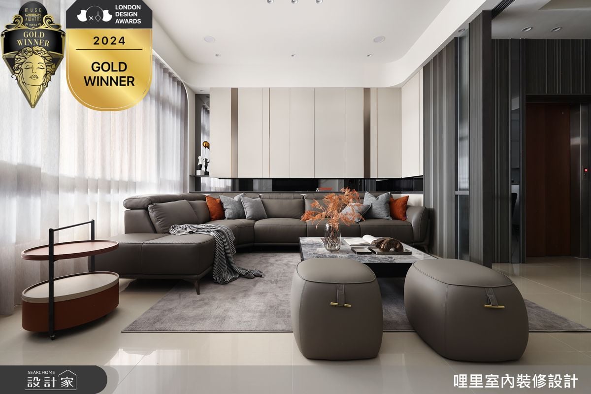 以線條與光影描繪居所，渲染雙金複層住宅的個性