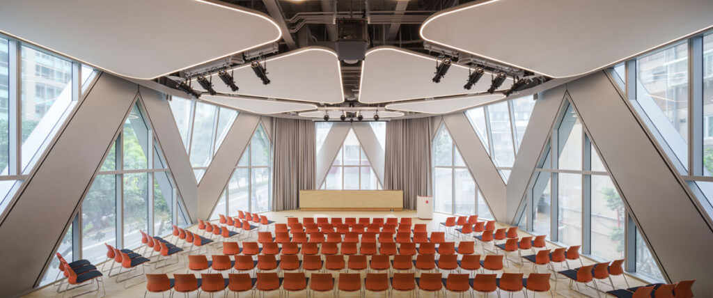 潘冀用建築 闡述百年宏願決心 十年一建、百年一鑽 — 上海商銀